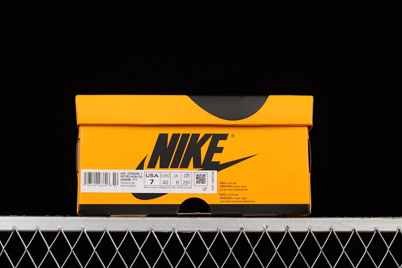 All categories Air Jordan Jordan series basketball shoes Air Jordan 1 High pure original version Air Jordan 1 Retro High OG AJ1 Joe 1 black and yellow toe 555088-711